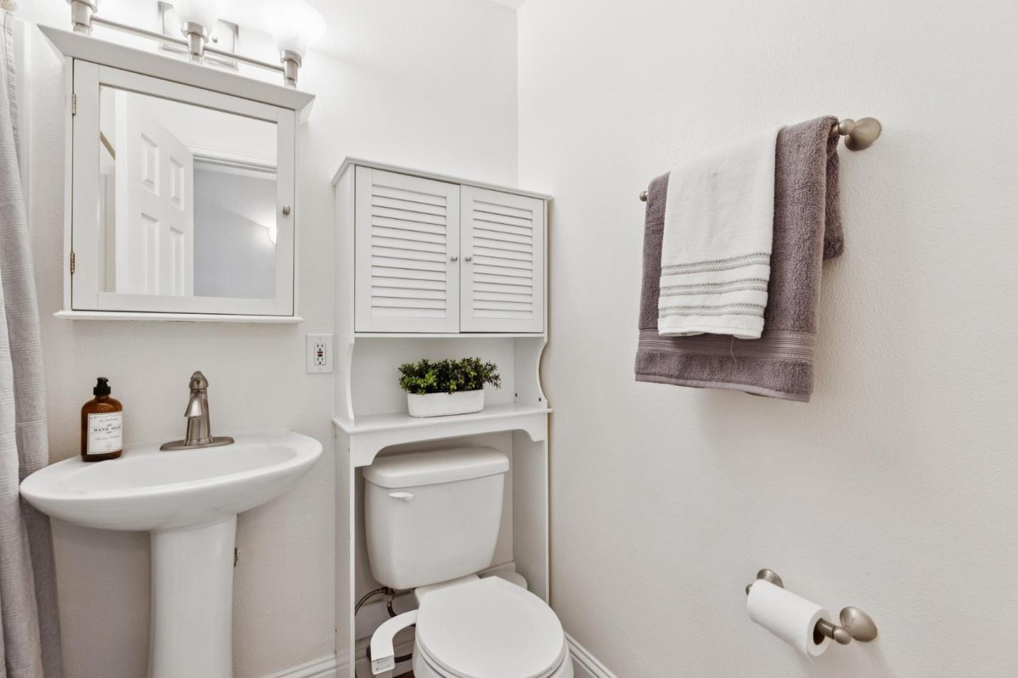 Detail Gallery Image 31 of 45 For 7527 Sutton Ln, Dublin,  CA 94568 - 3 Beds | 2 Baths