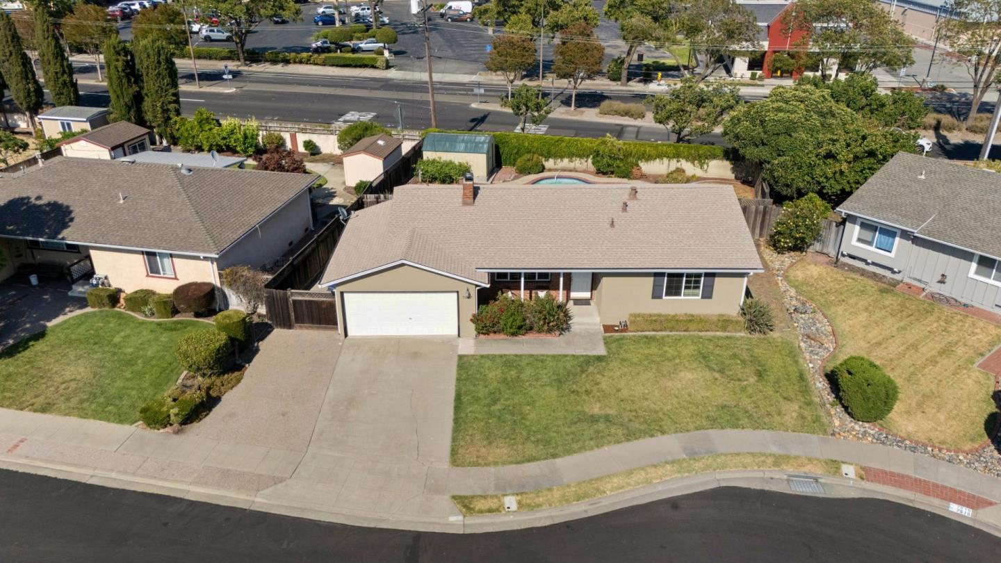 Detail Gallery Image 5 of 45 For 7527 Sutton Ln, Dublin,  CA 94568 - 3 Beds | 2 Baths