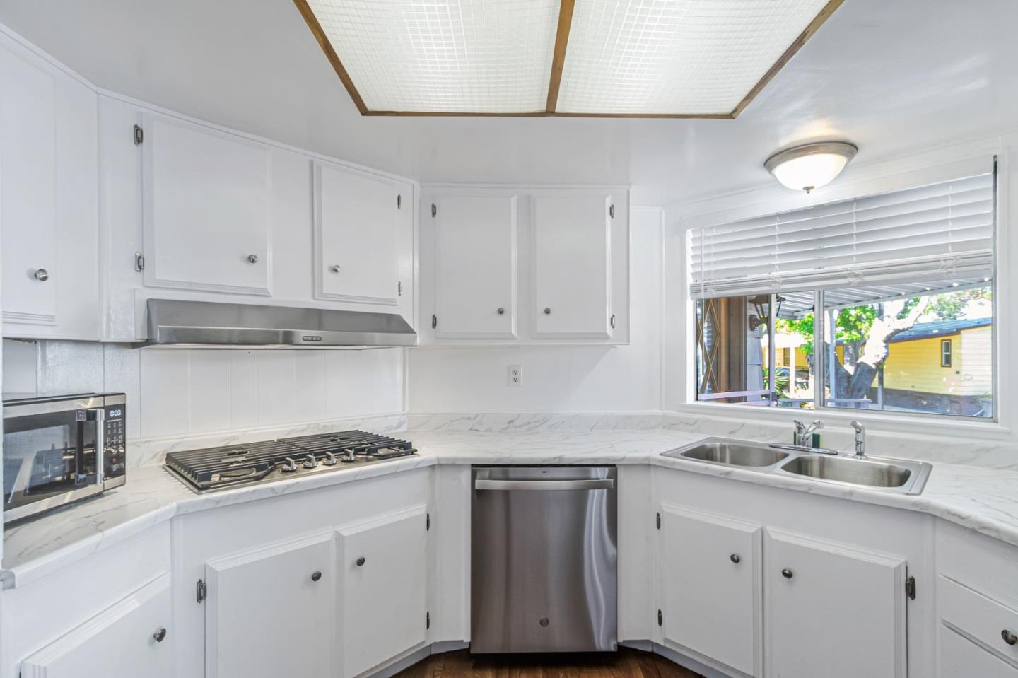 Detail Gallery Image 2 of 45 For 316 Los Encinos St #316,  San Jose,  CA 95134 - 2 Beds | 2 Baths