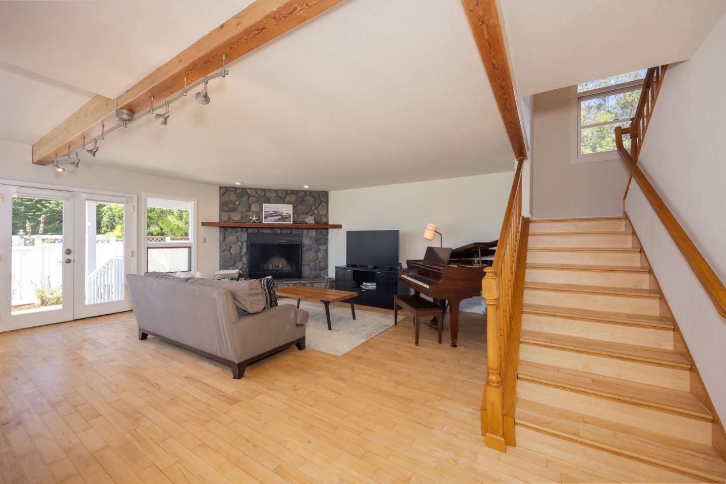 Detail Gallery Image 14 of 62 For 139 Santa Ana St, El Granada,  CA 94018 - 3 Beds | 2/1 Baths