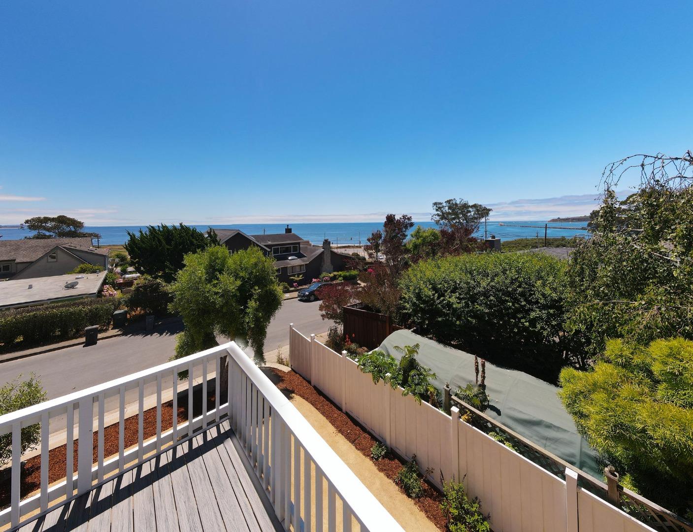 Detail Gallery Image 18 of 62 For 139 Santa Ana St, El Granada,  CA 94018 - 3 Beds | 2/1 Baths