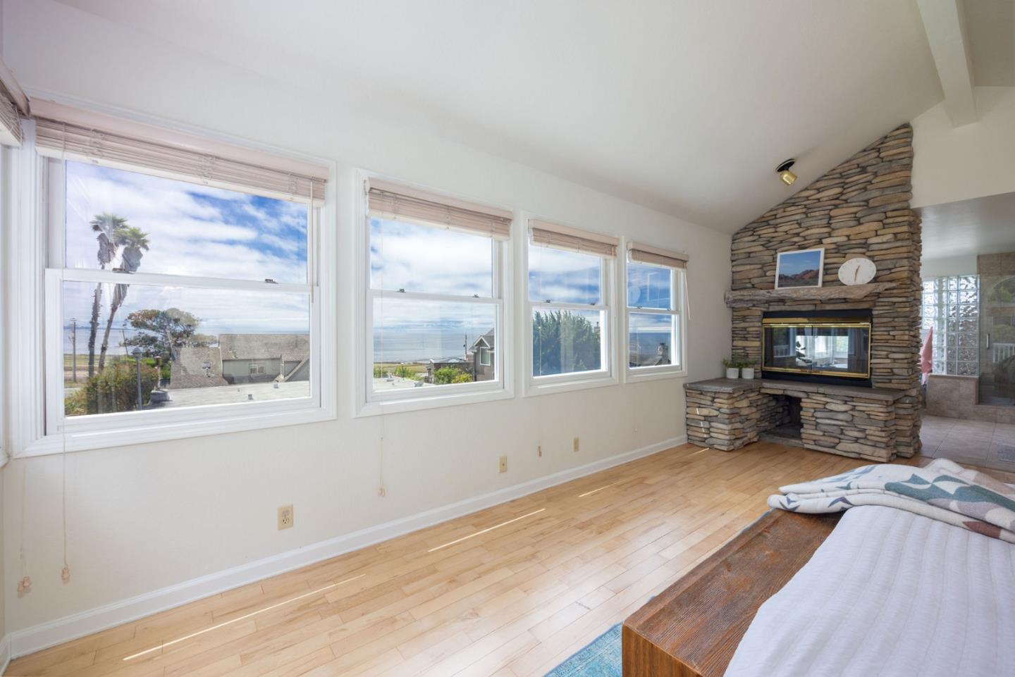 Detail Gallery Image 28 of 62 For 139 Santa Ana St, El Granada,  CA 94018 - 3 Beds | 2/1 Baths
