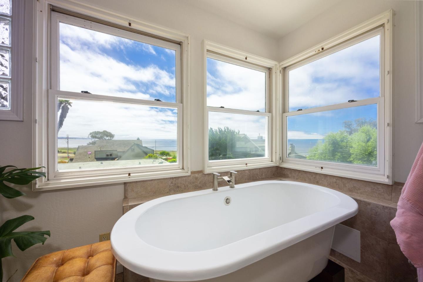 Detail Gallery Image 31 of 62 For 139 Santa Ana St, El Granada,  CA 94018 - 3 Beds | 2/1 Baths