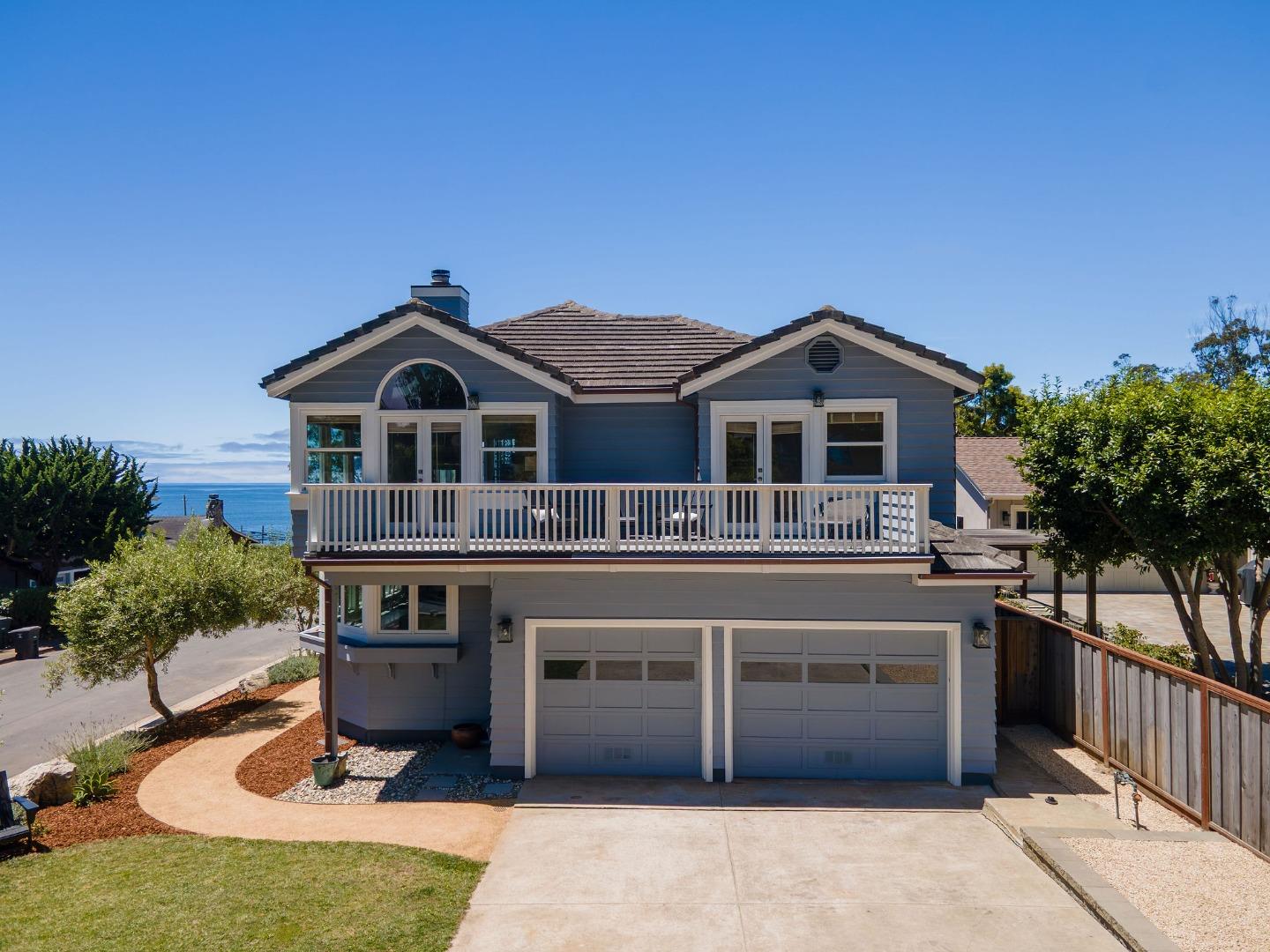 Detail Gallery Image 4 of 62 For 139 Santa Ana St, El Granada,  CA 94018 - 3 Beds | 2/1 Baths