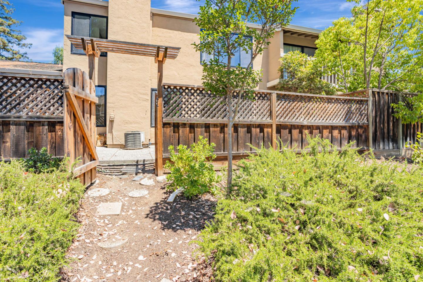 Detail Gallery Image 36 of 42 For 6698 Buggywhip Ct, San Jose,  CA 95120 - 4 Beds | 2/1 Baths