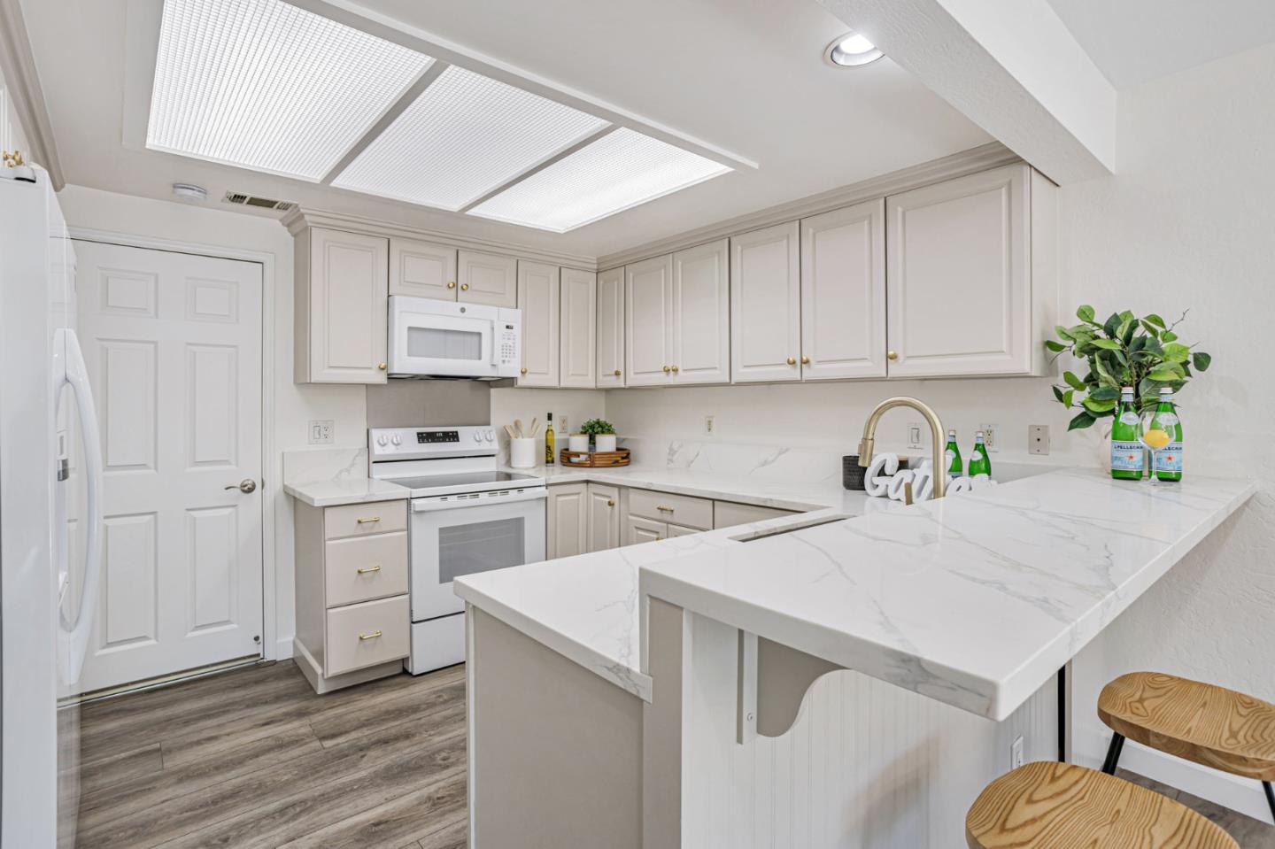 Detail Gallery Image 8 of 42 For 6698 Buggywhip Ct, San Jose,  CA 95120 - 4 Beds | 2/1 Baths