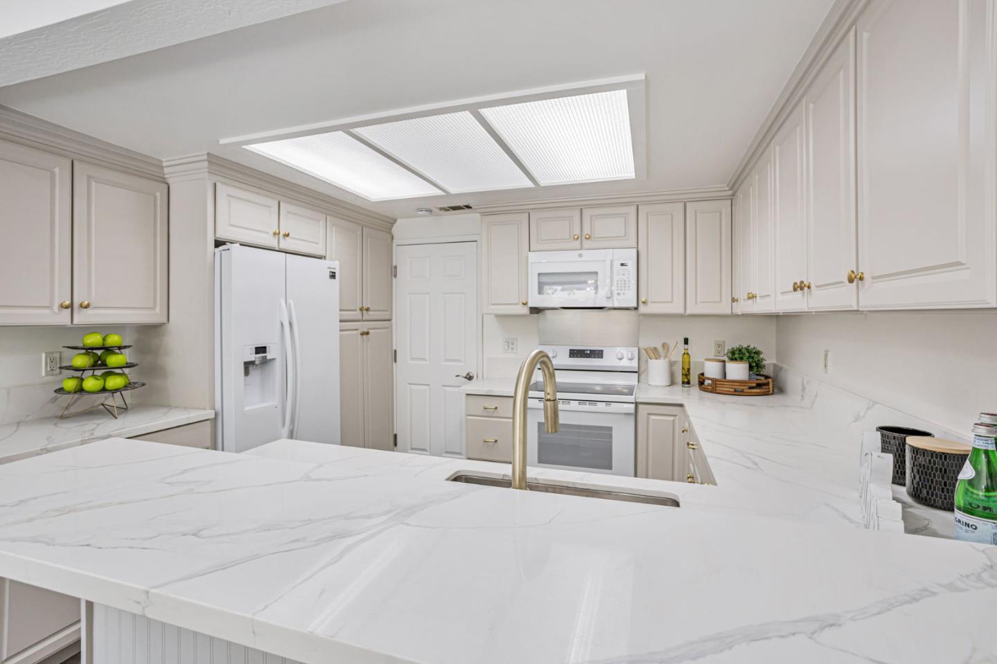 Detail Gallery Image 9 of 42 For 6698 Buggywhip Ct, San Jose,  CA 95120 - 4 Beds | 2/1 Baths
