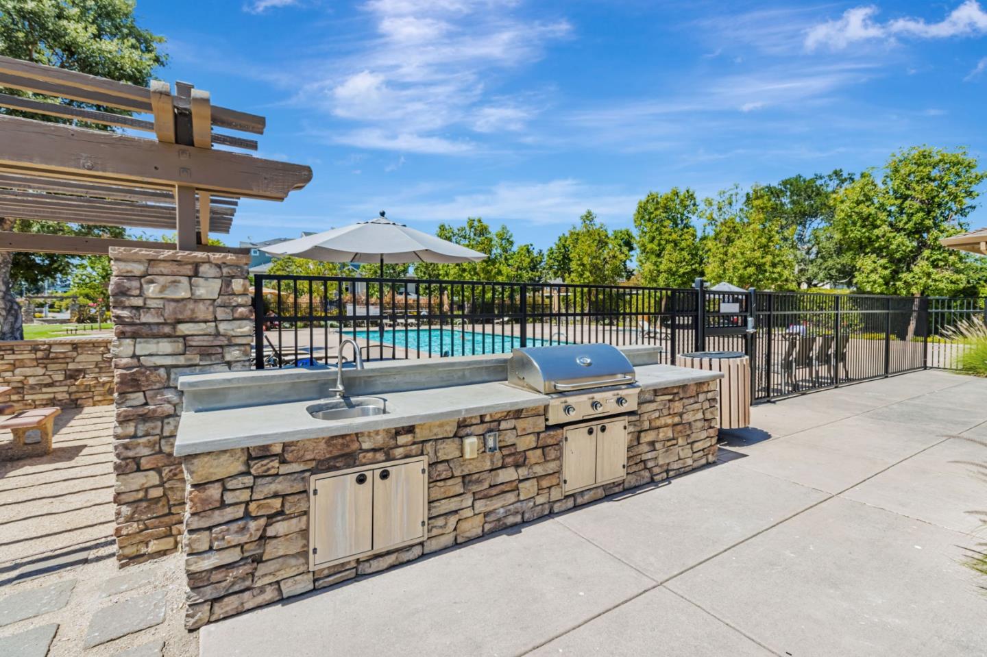 Detail Gallery Image 5 of 24 For 18424 Jade Ln, Morgan Hill,  CA 95037 - 3 Beds | 2/1 Baths