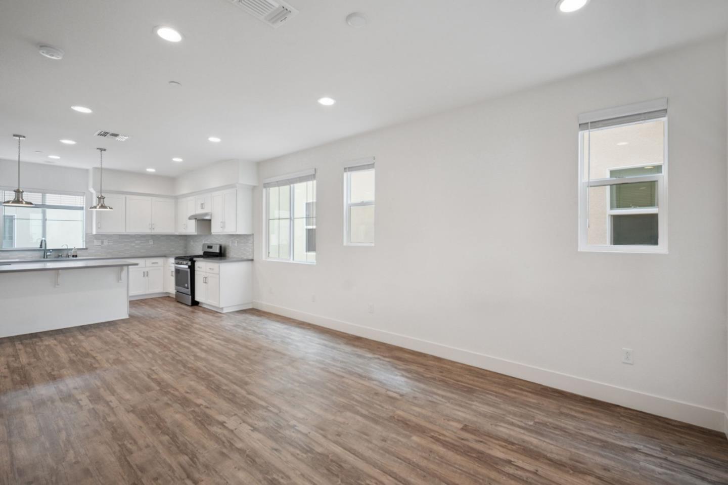 Detail Gallery Image 4 of 33 For 37607 Cape Cod Rd, Newark,  CA 94560 - 4 Beds | 3/1 Baths