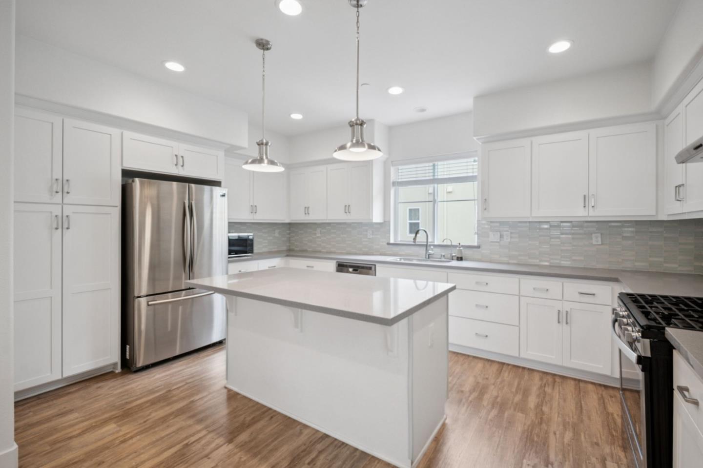 Detail Gallery Image 5 of 33 For 37607 Cape Cod Rd, Newark,  CA 94560 - 4 Beds | 3/1 Baths