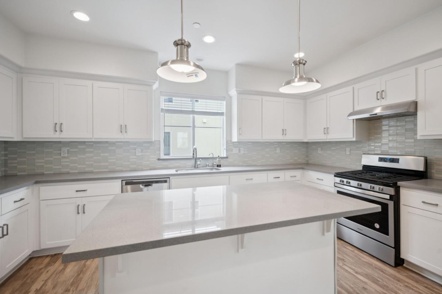 Detail Gallery Image 6 of 33 For 37607 Cape Cod Rd, Newark,  CA 94560 - 4 Beds | 3/1 Baths