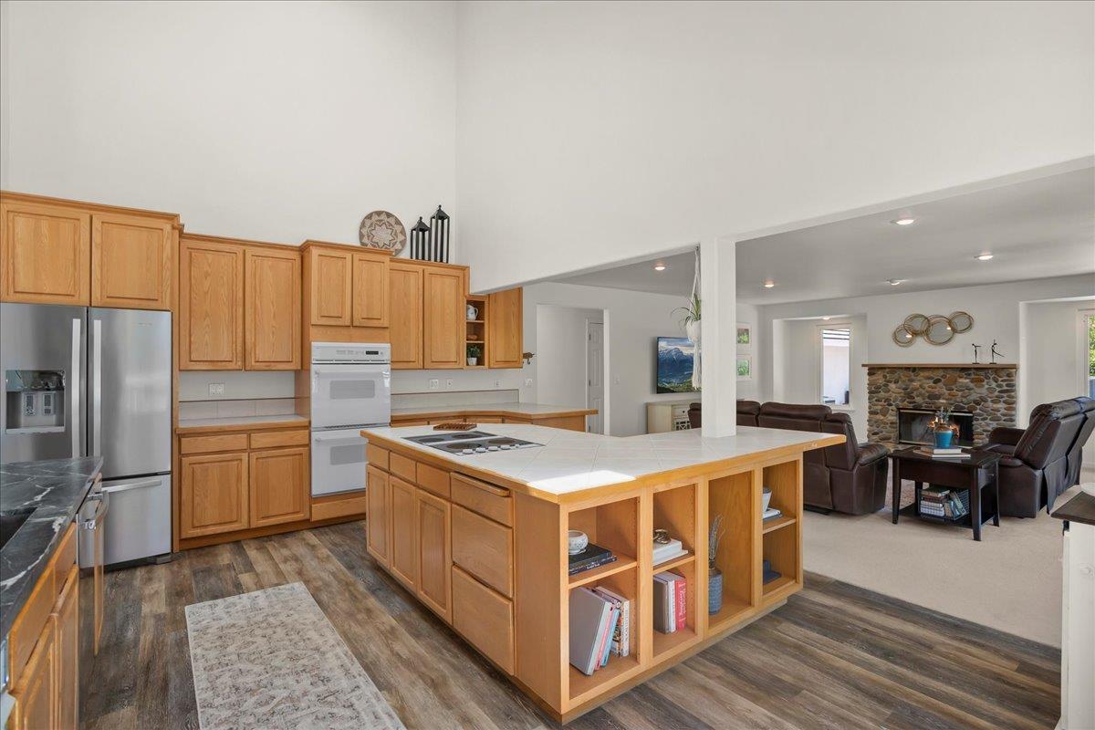 Detail Gallery Image 10 of 41 For 1650 Andreas Estates Pl, Royal Oaks,  CA 95076 - 4 Beds | 3 Baths