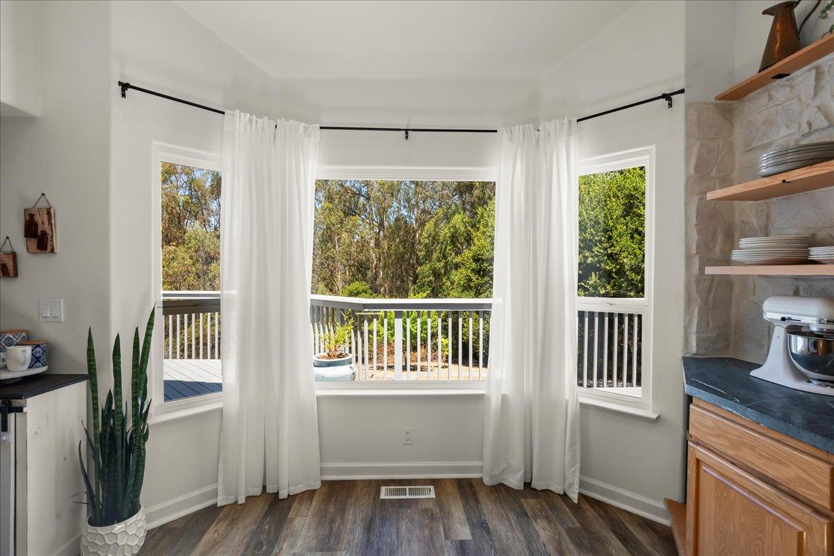 Detail Gallery Image 9 of 41 For 1650 Andreas Estates Pl, Royal Oaks,  CA 95076 - 4 Beds | 3 Baths
