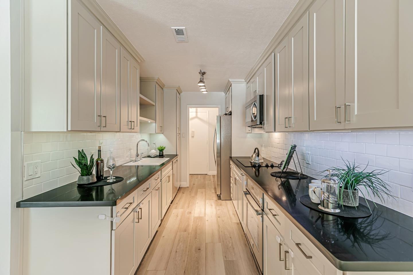 Detail Gallery Image 16 of 39 For 1335 Phelps Ave #7,  San Jose,  CA 95117 - 3 Beds | 2 Baths