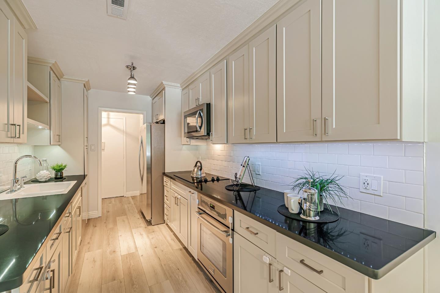 Detail Gallery Image 17 of 39 For 1335 Phelps Ave #7,  San Jose,  CA 95117 - 3 Beds | 2 Baths