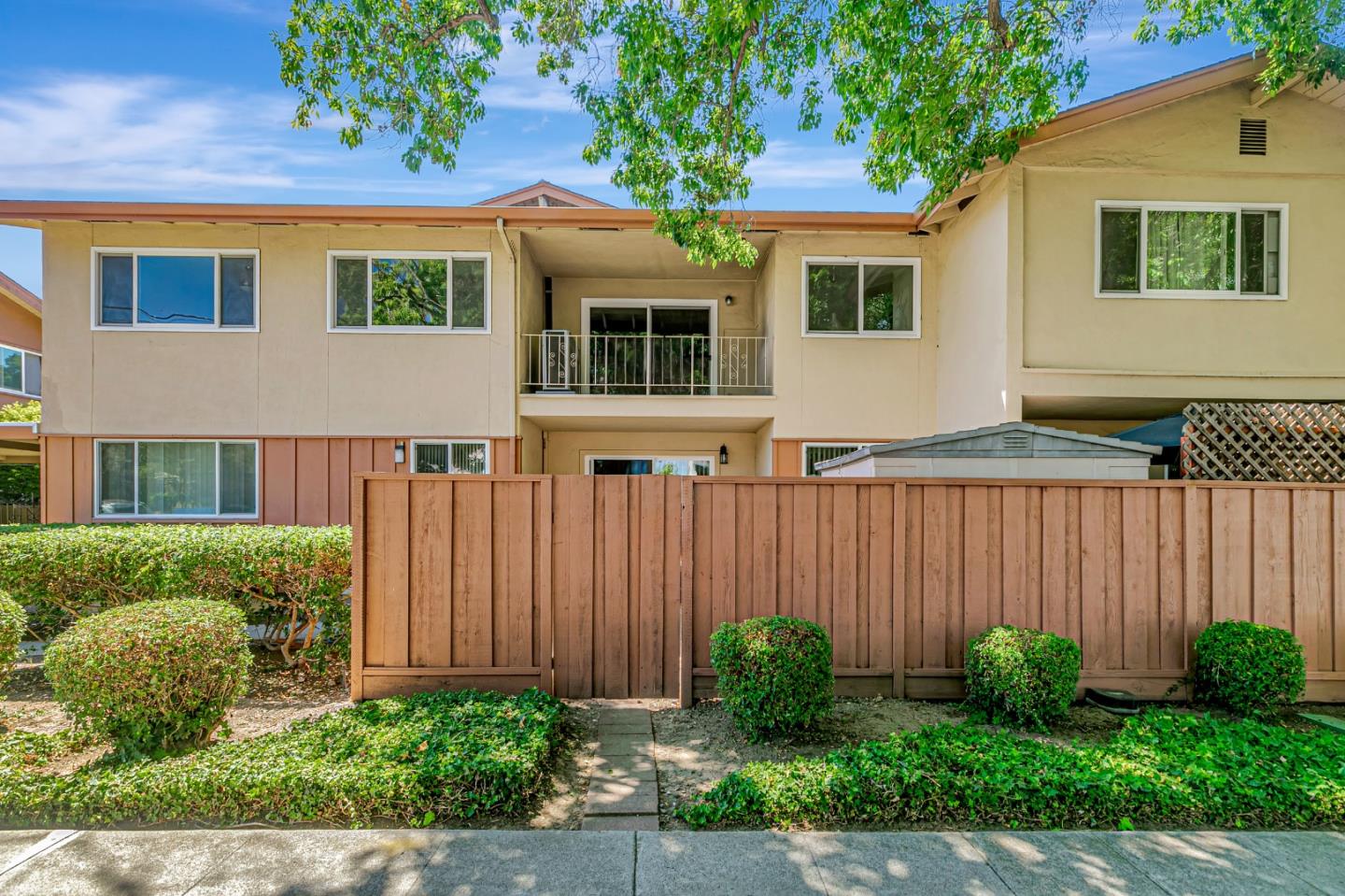 Detail Gallery Image 2 of 39 For 1335 Phelps Ave #7,  San Jose,  CA 95117 - 3 Beds | 2 Baths