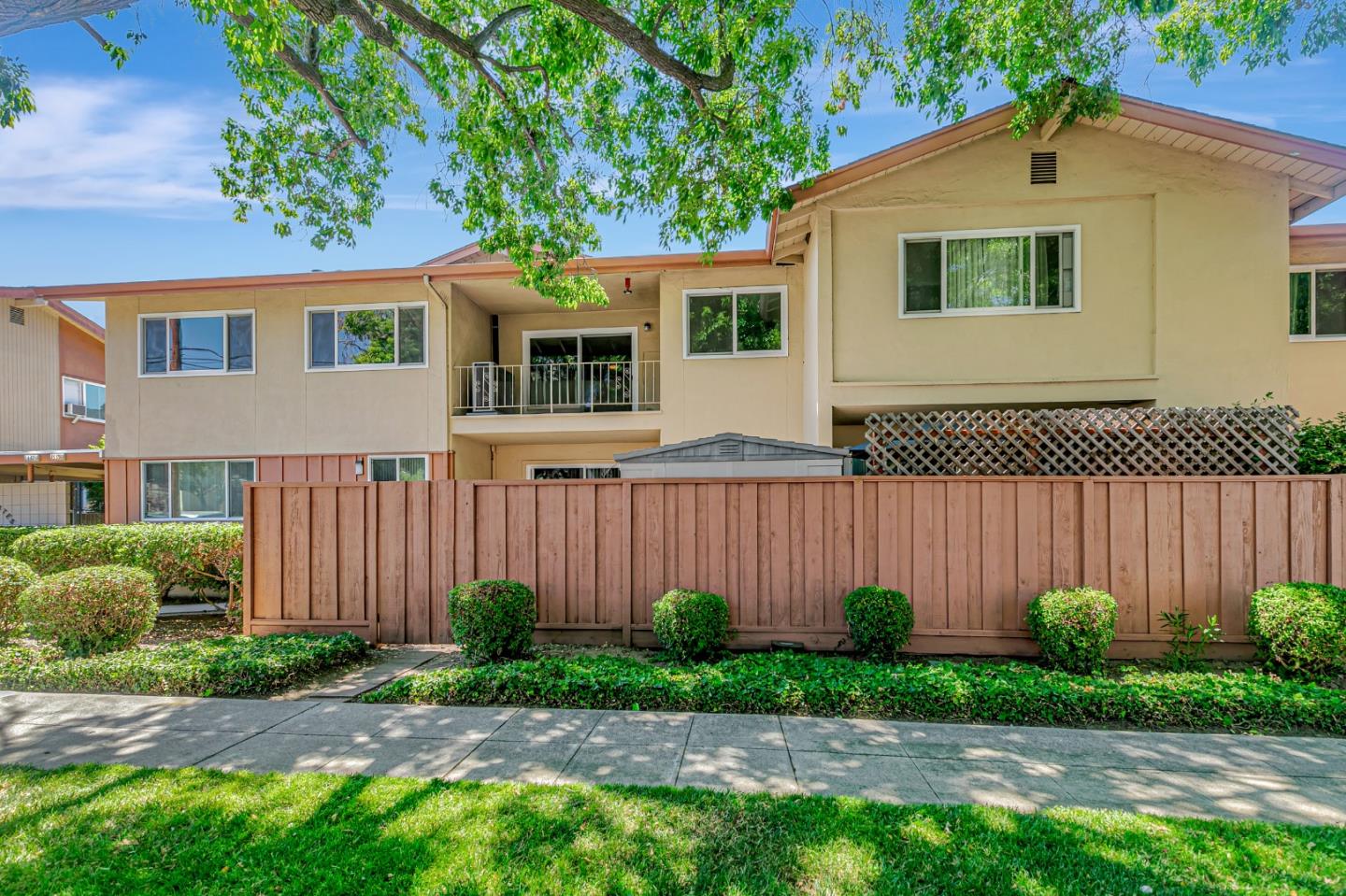 Detail Gallery Image 3 of 39 For 1335 Phelps Ave #7,  San Jose,  CA 95117 - 3 Beds | 2 Baths