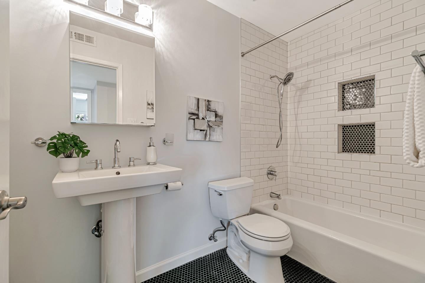 Detail Gallery Image 30 of 39 For 1335 Phelps Ave #7,  San Jose,  CA 95117 - 3 Beds | 2 Baths