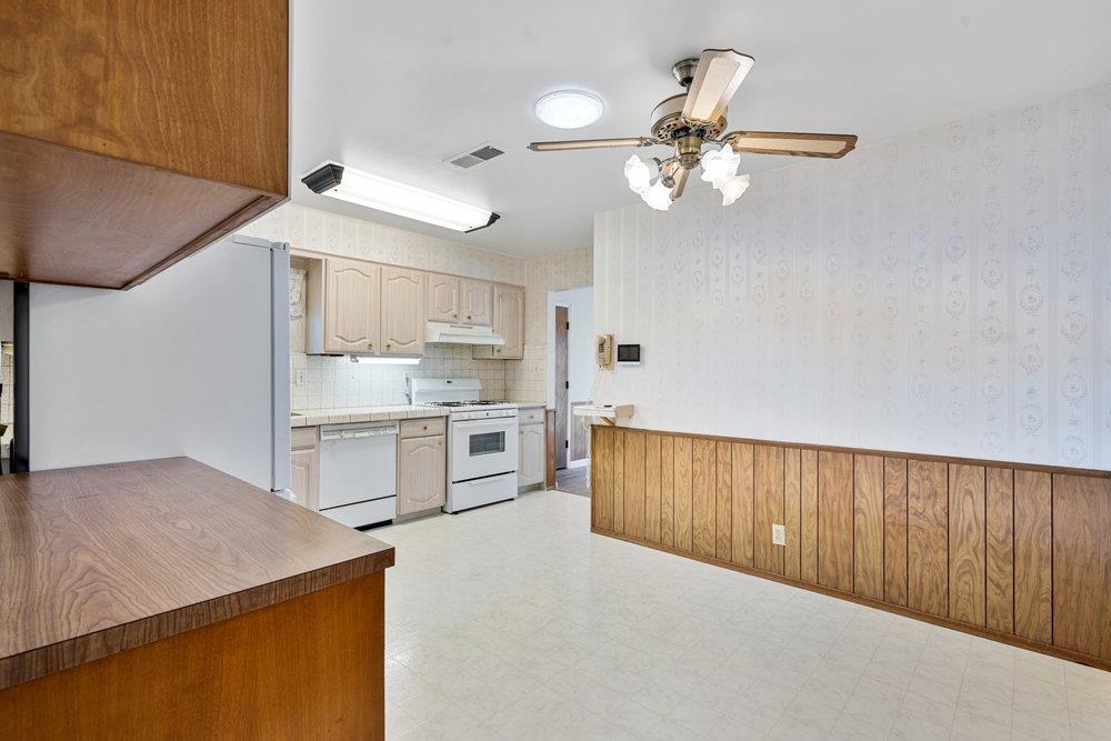 Detail Gallery Image 11 of 44 For 582 E Alvin Dr, Salinas,  CA 93906 - 3 Beds | 2 Baths