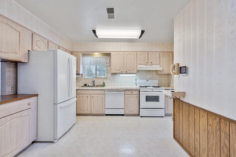 Detail Gallery Image 12 of 44 For 582 E Alvin Dr, Salinas,  CA 93906 - 3 Beds | 2 Baths