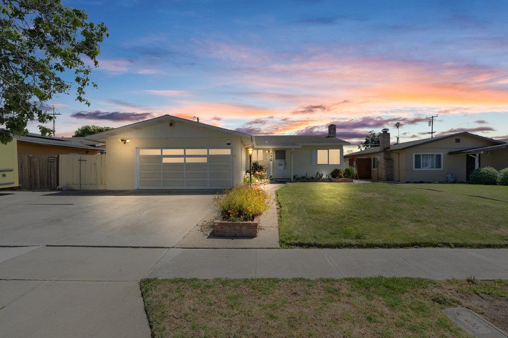 Detail Gallery Image 2 of 44 For 582 E Alvin Dr, Salinas,  CA 93906 - 3 Beds | 2 Baths