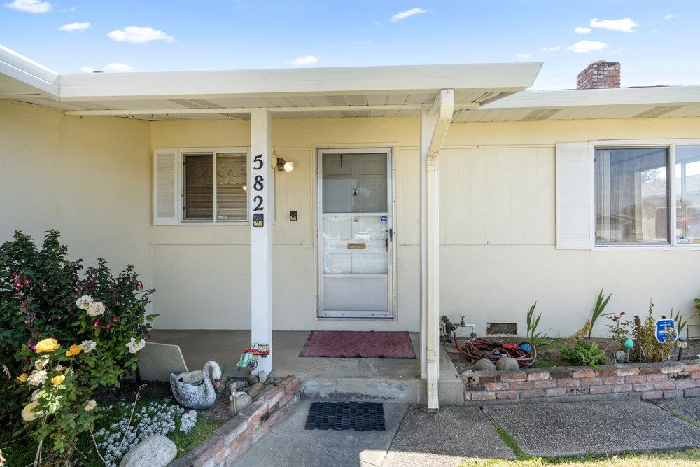 Detail Gallery Image 7 of 44 For 582 E Alvin Dr, Salinas,  CA 93906 - 3 Beds | 2 Baths
