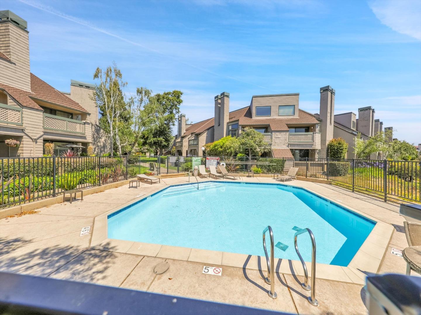 Detail Gallery Image 11 of 69 For 59 Cove Ln, Redwood City,  CA 94065 - 2 Beds | 2 Baths