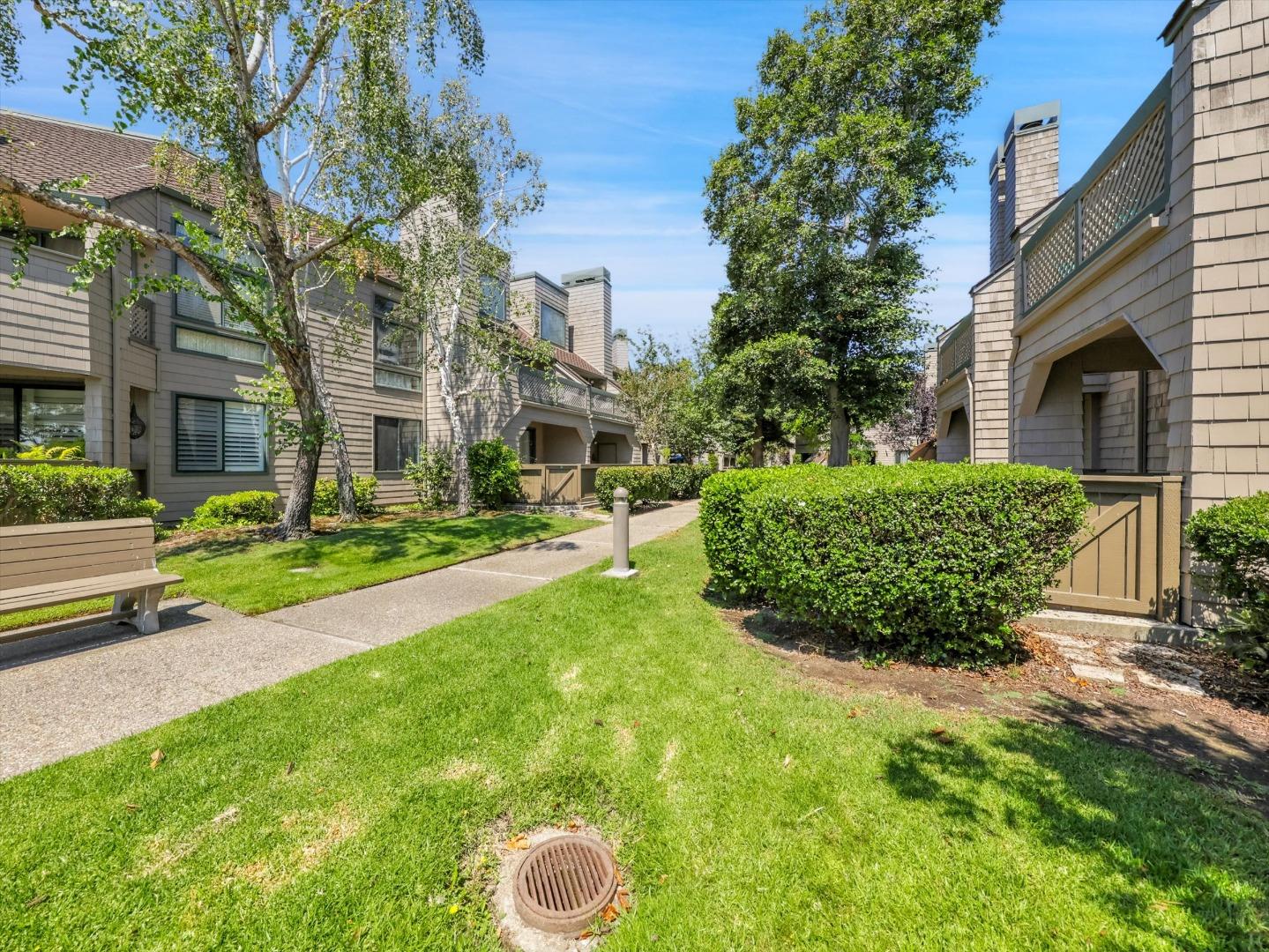 Detail Gallery Image 12 of 69 For 59 Cove Ln, Redwood City,  CA 94065 - 2 Beds | 2 Baths