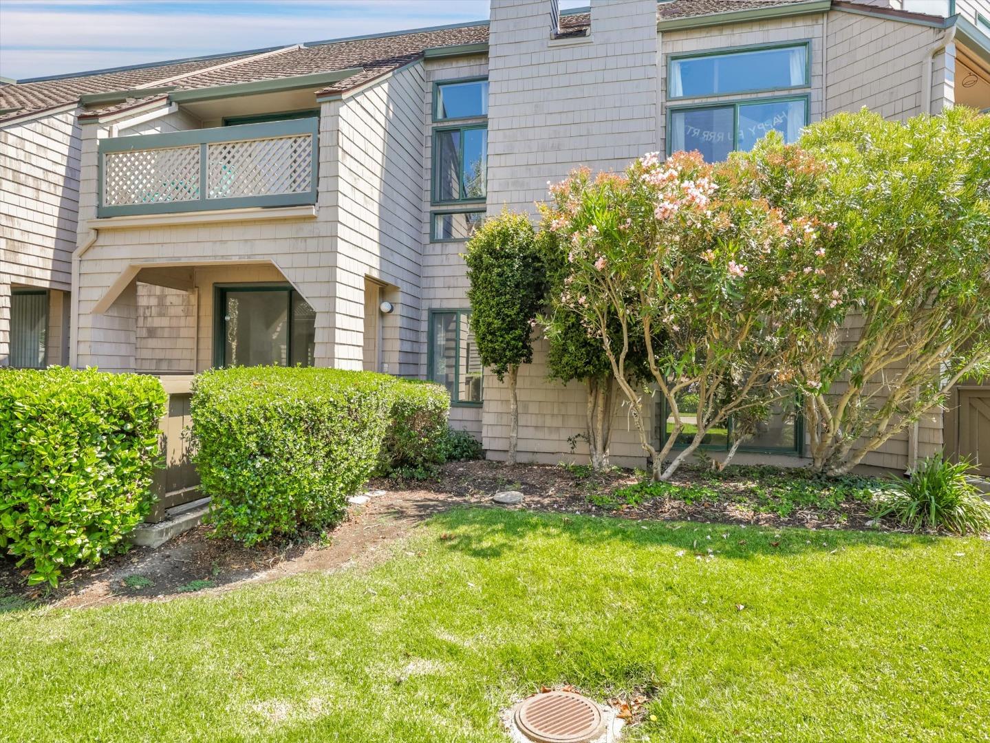 Detail Gallery Image 13 of 69 For 59 Cove Ln, Redwood City,  CA 94065 - 2 Beds | 2 Baths
