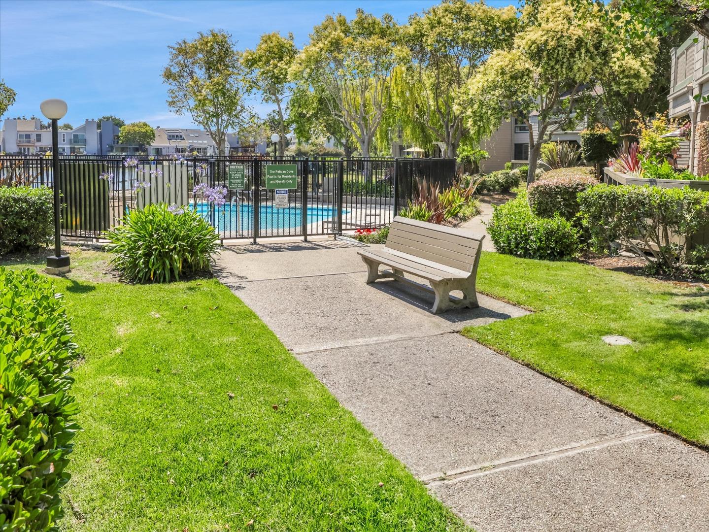 Detail Gallery Image 14 of 69 For 59 Cove Ln, Redwood City,  CA 94065 - 2 Beds | 2 Baths