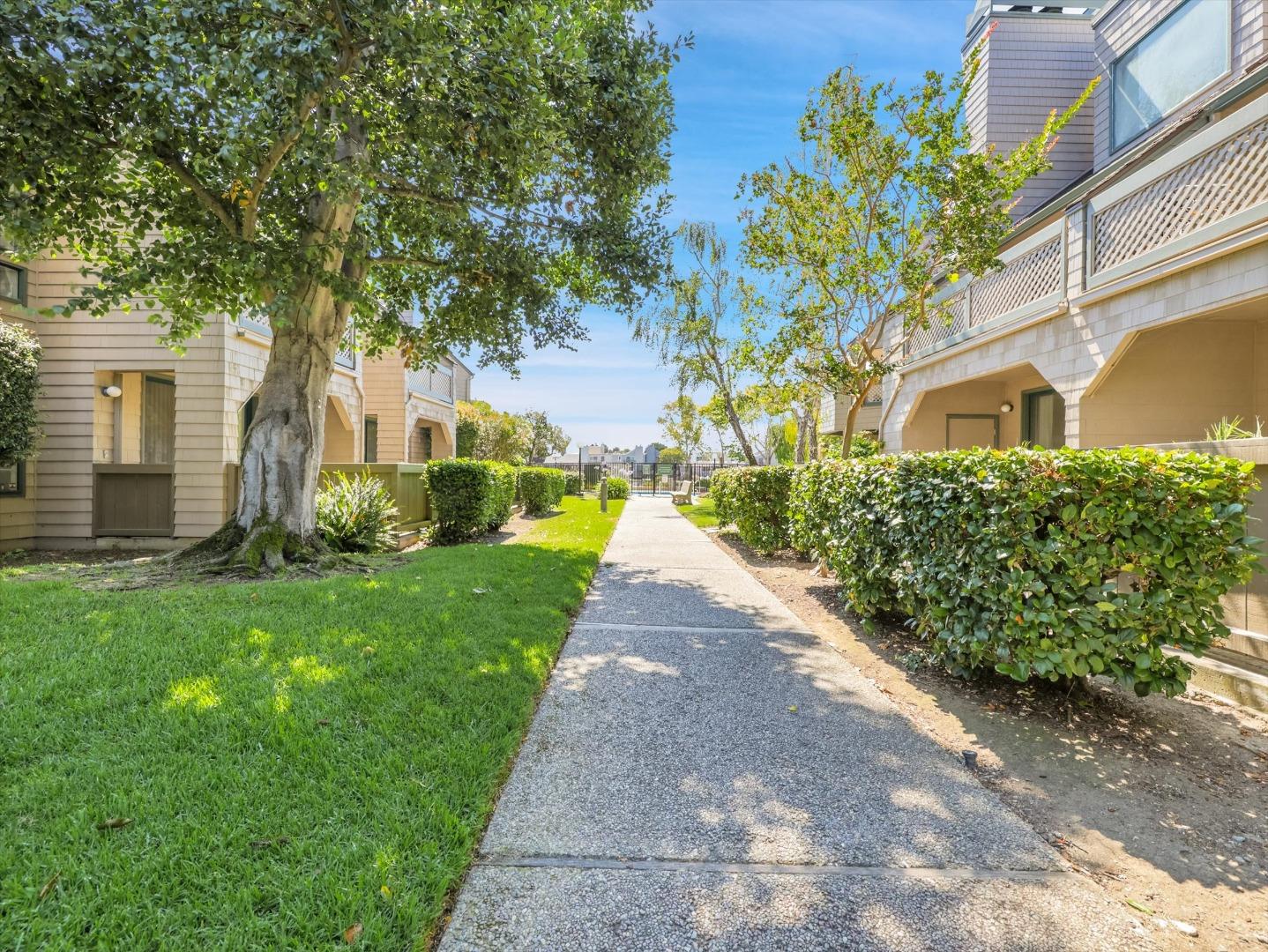 Detail Gallery Image 15 of 69 For 59 Cove Ln, Redwood City,  CA 94065 - 2 Beds | 2 Baths