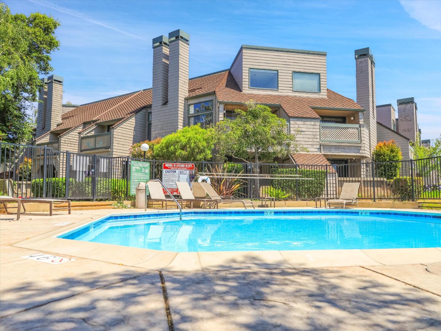 Detail Gallery Image 16 of 69 For 59 Cove Ln, Redwood City,  CA 94065 - 2 Beds | 2 Baths