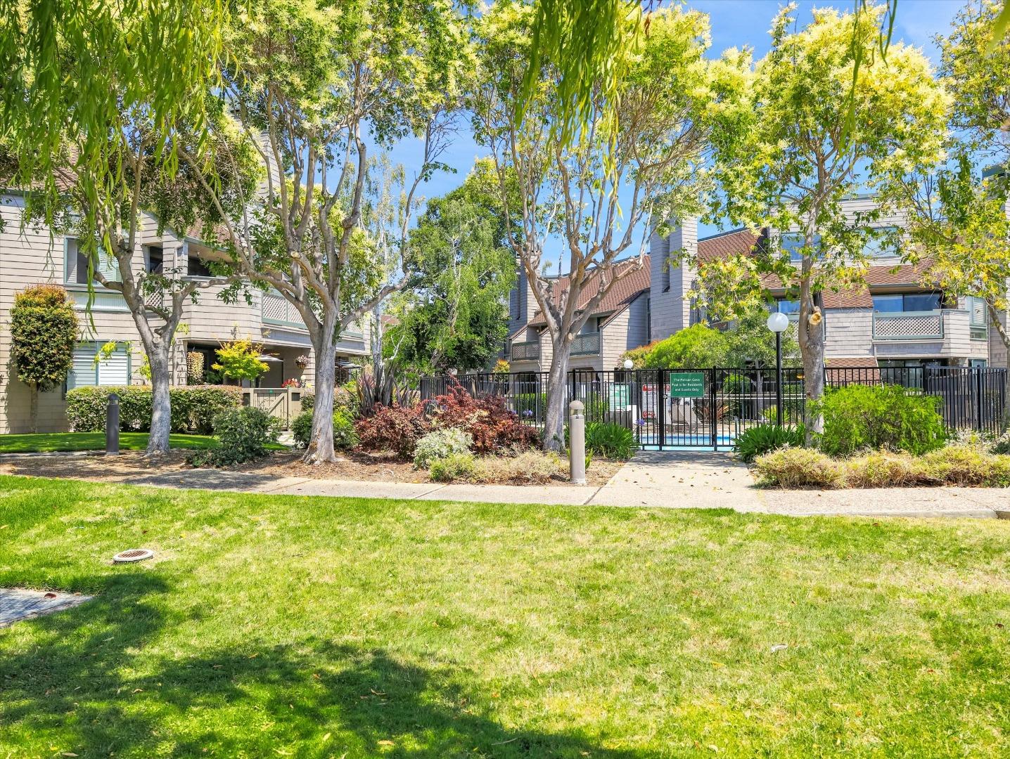 Detail Gallery Image 18 of 69 For 59 Cove Ln, Redwood City,  CA 94065 - 2 Beds | 2 Baths