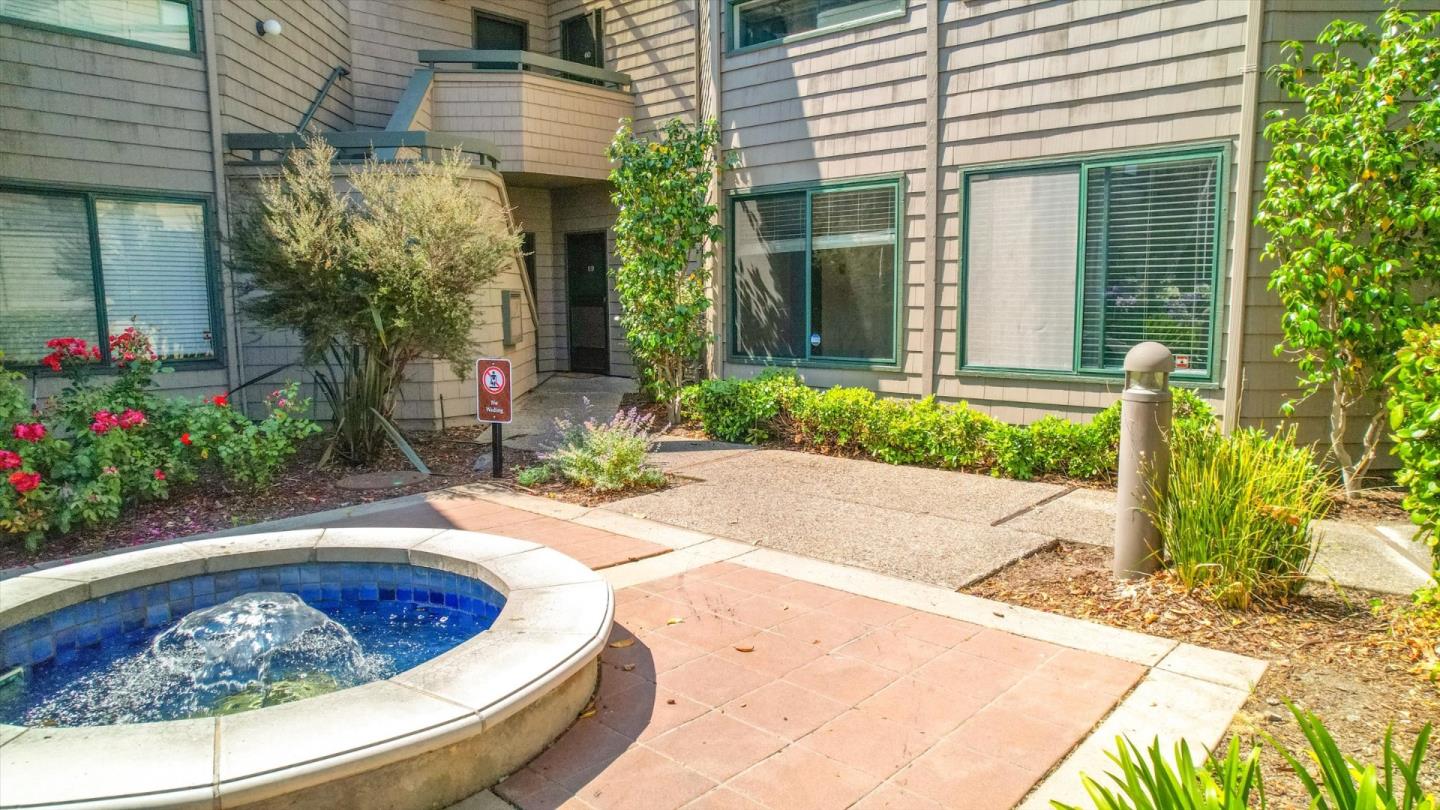 Detail Gallery Image 20 of 69 For 59 Cove Ln, Redwood City,  CA 94065 - 2 Beds | 2 Baths