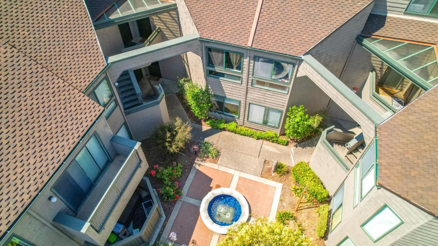 Detail Gallery Image 21 of 69 For 59 Cove Ln, Redwood City,  CA 94065 - 2 Beds | 2 Baths