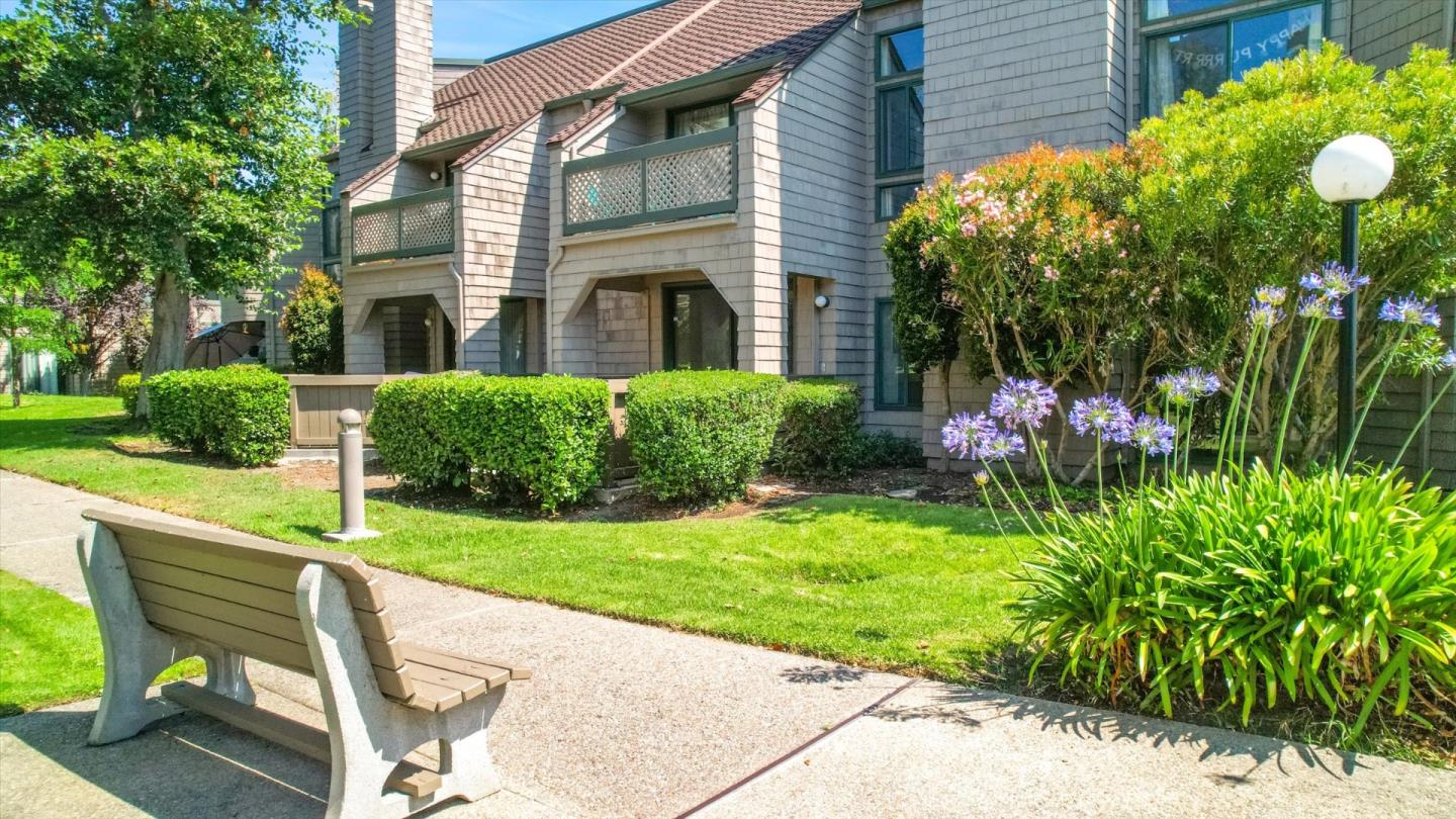 Detail Gallery Image 22 of 69 For 59 Cove Ln, Redwood City,  CA 94065 - 2 Beds | 2 Baths