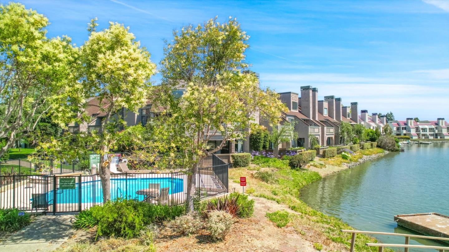 Detail Gallery Image 26 of 69 For 59 Cove Ln, Redwood City,  CA 94065 - 2 Beds | 2 Baths
