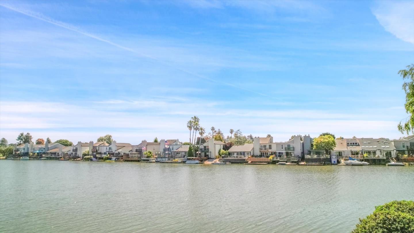 Detail Gallery Image 28 of 69 For 59 Cove Ln, Redwood City,  CA 94065 - 2 Beds | 2 Baths