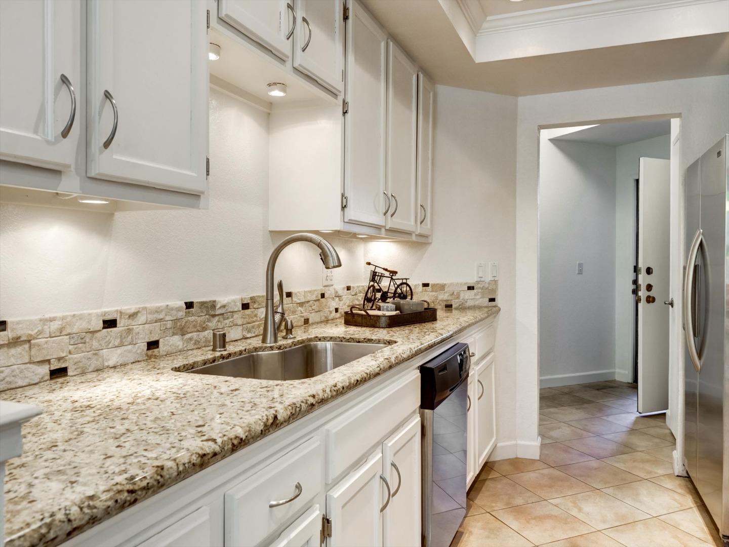 Detail Gallery Image 38 of 69 For 59 Cove Ln, Redwood City,  CA 94065 - 2 Beds | 2 Baths