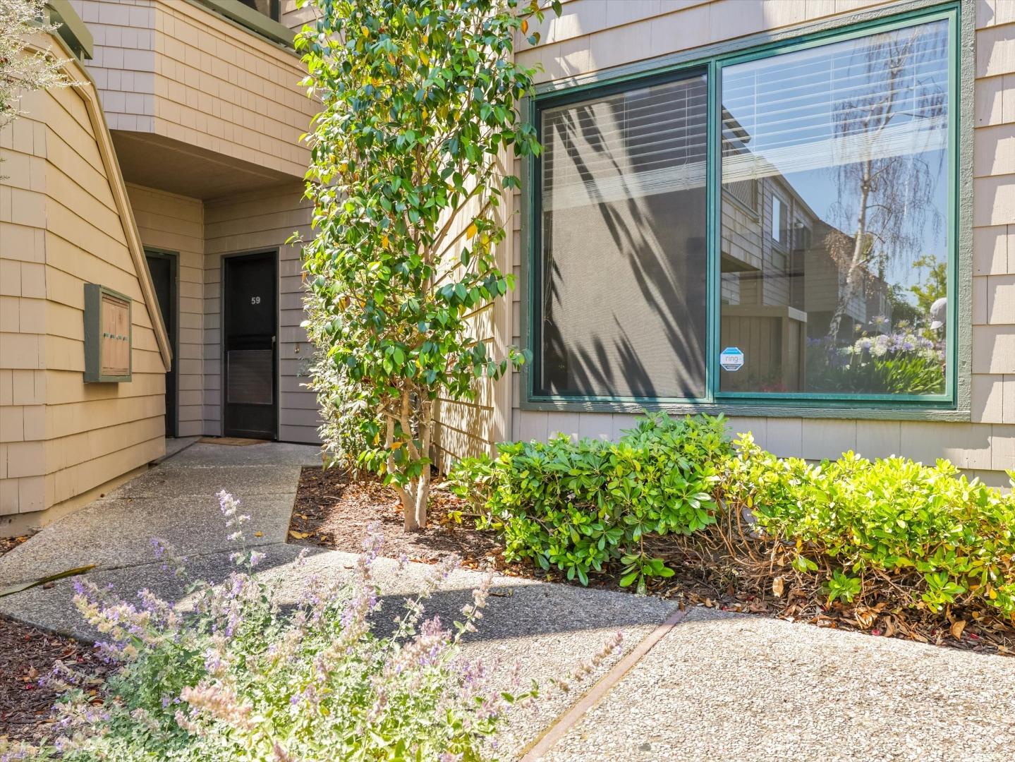 Detail Gallery Image 8 of 69 For 59 Cove Ln, Redwood City,  CA 94065 - 2 Beds | 2 Baths