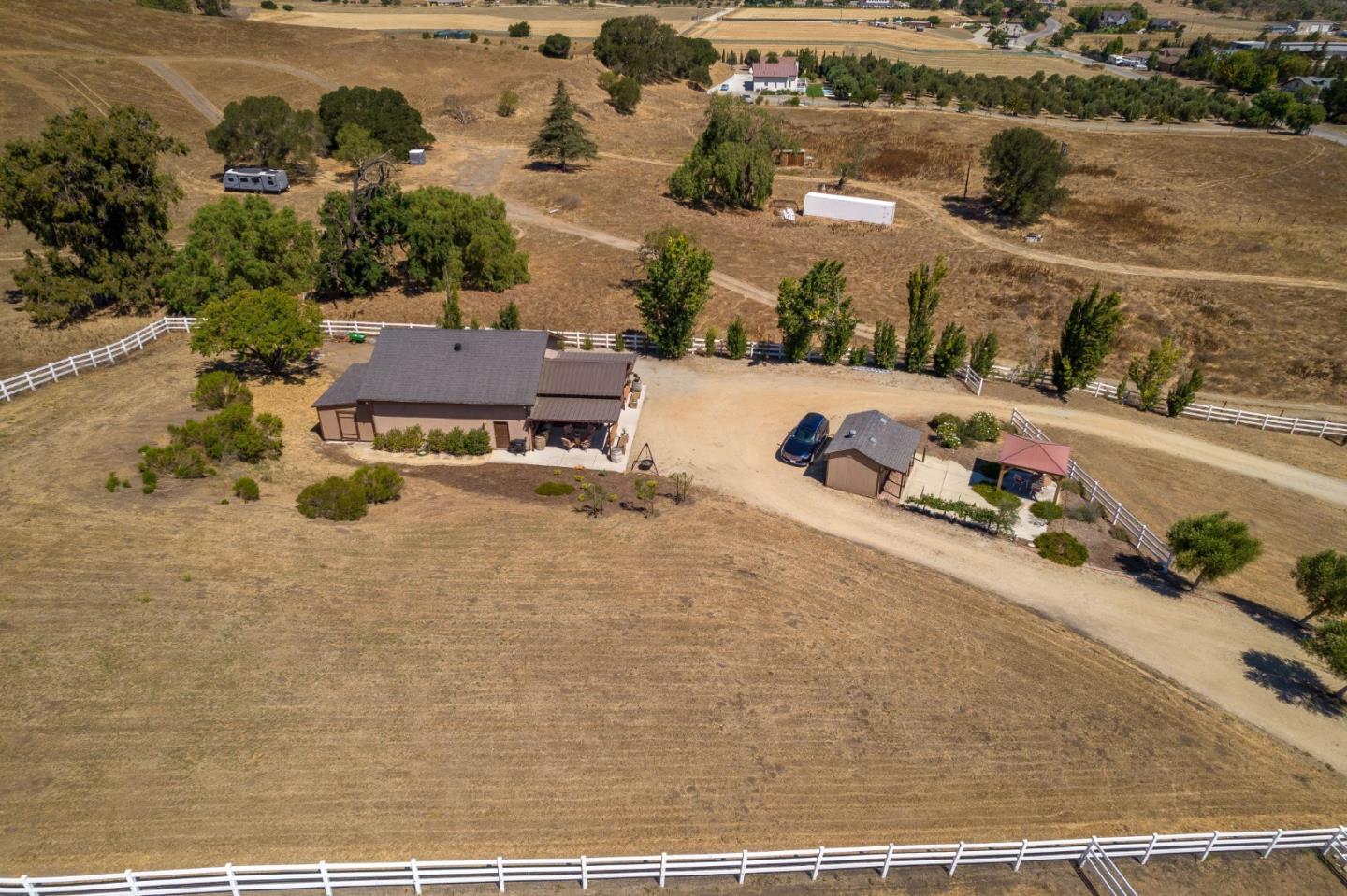 Detail Gallery Image 10 of 65 For 741 Riverside Rd, Hollister,  CA 95023 - 5 Beds | 3/1 Baths