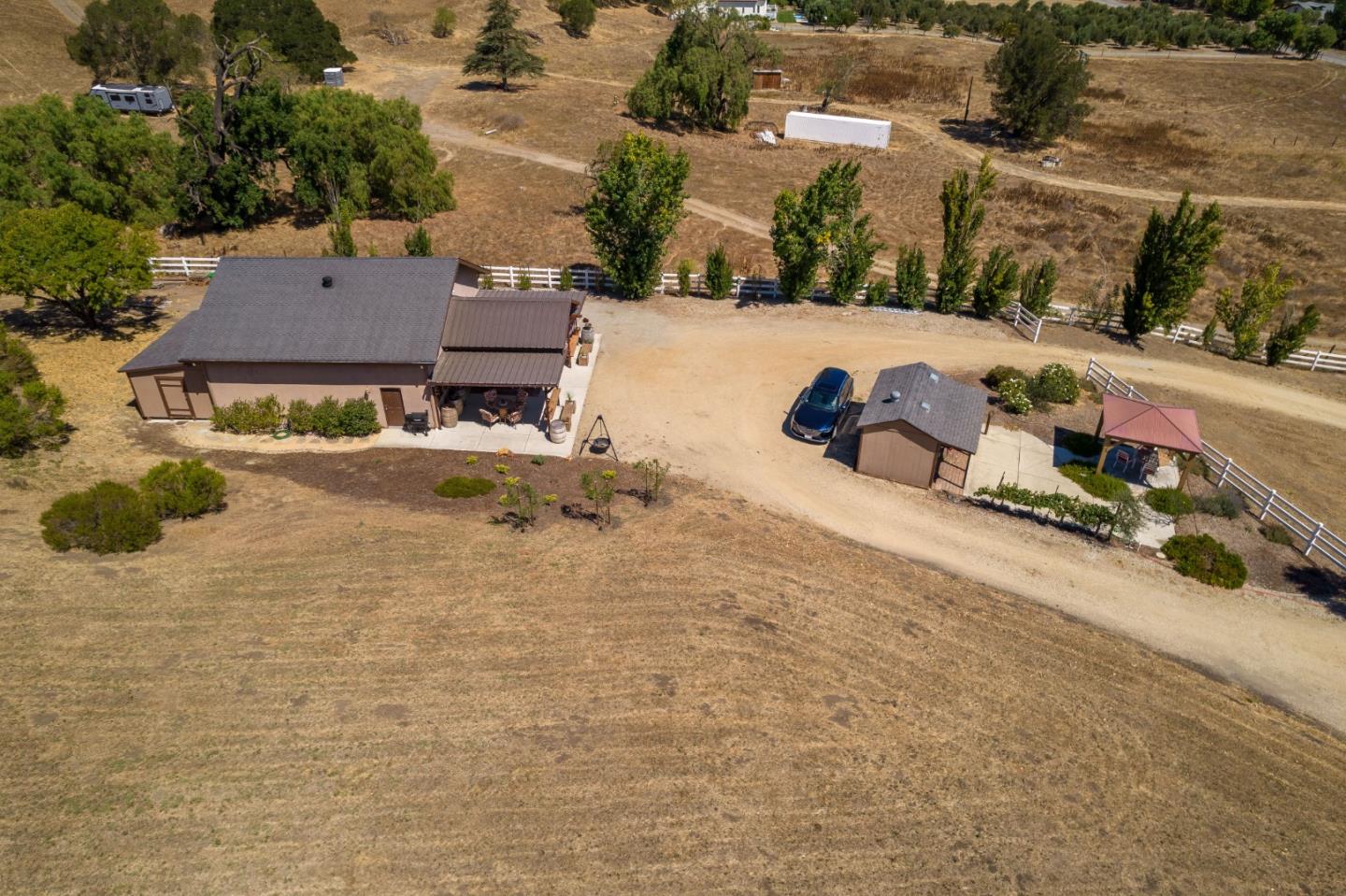 Detail Gallery Image 11 of 65 For 741 Riverside Rd, Hollister,  CA 95023 - 5 Beds | 3/1 Baths
