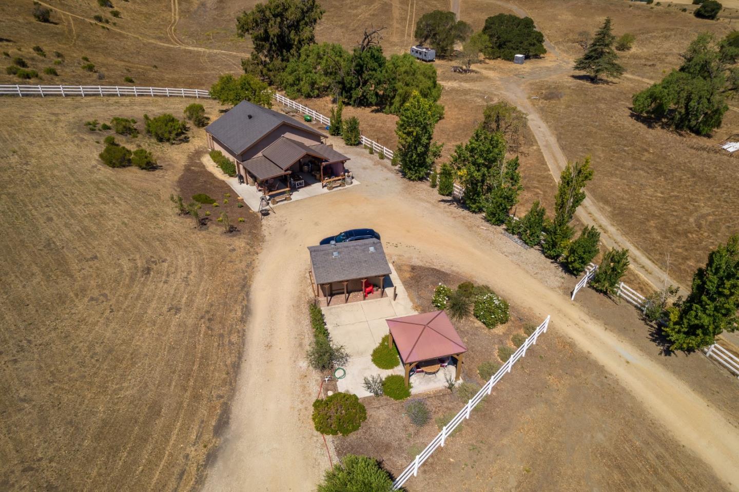 Detail Gallery Image 12 of 65 For 741 Riverside Rd, Hollister,  CA 95023 - 5 Beds | 3/1 Baths