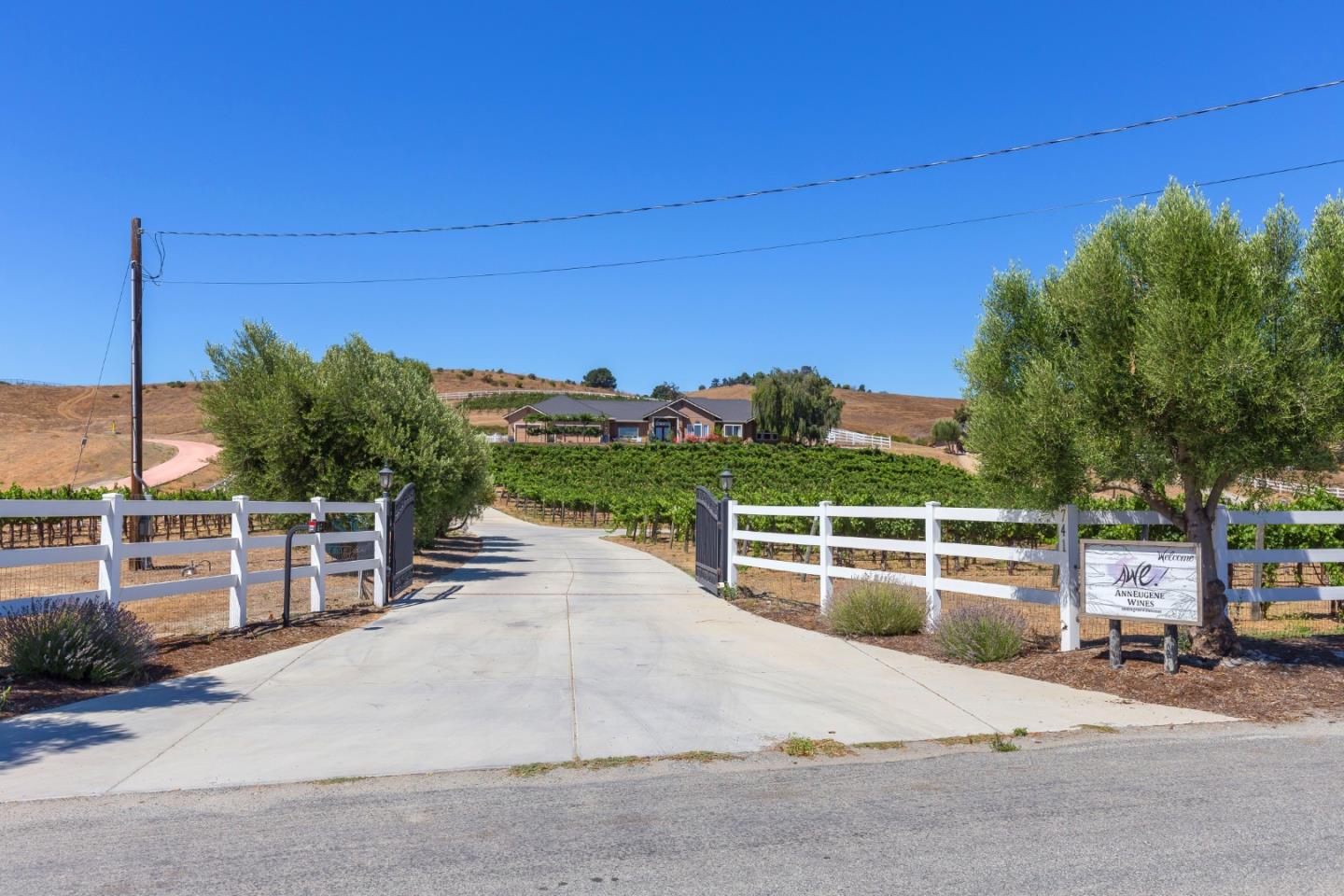 Detail Gallery Image 13 of 65 For 741 Riverside Rd, Hollister,  CA 95023 - 5 Beds | 3/1 Baths