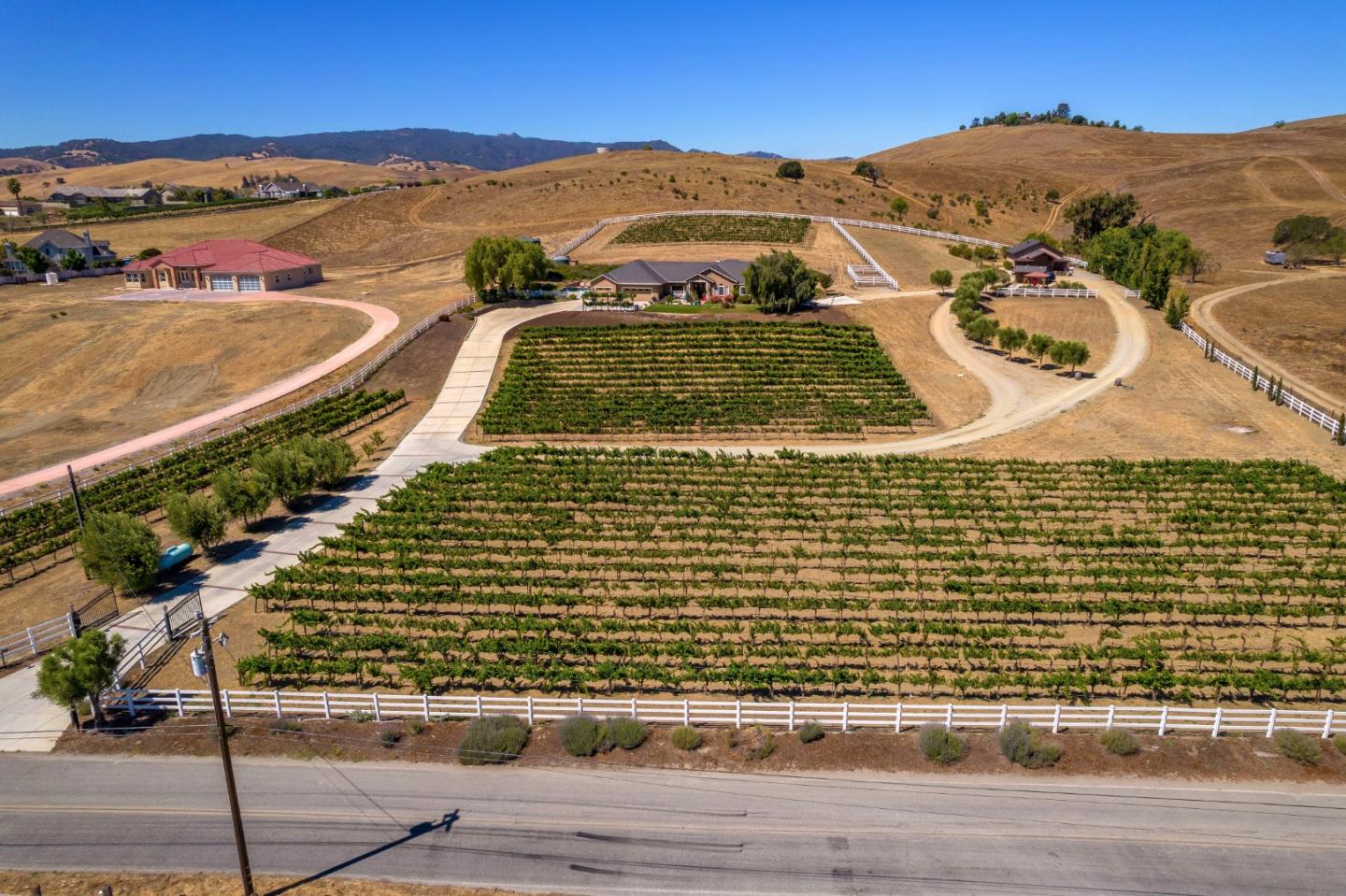 Detail Gallery Image 4 of 65 For 741 Riverside Rd, Hollister,  CA 95023 - 5 Beds | 3/1 Baths