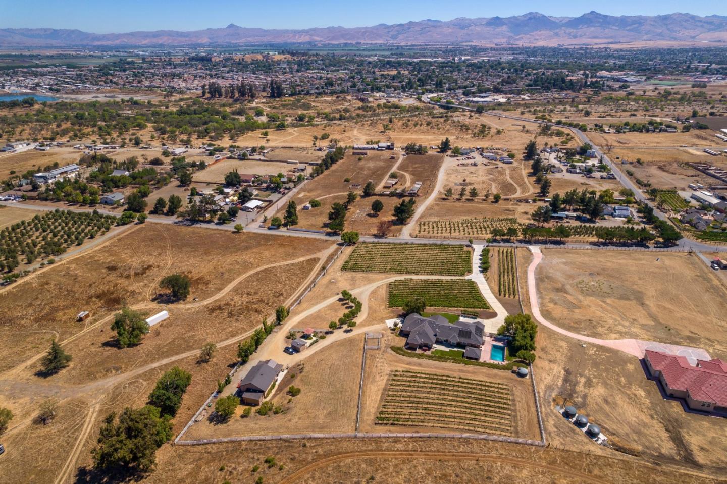 Detail Gallery Image 7 of 65 For 741 Riverside Rd, Hollister,  CA 95023 - 5 Beds | 3/1 Baths