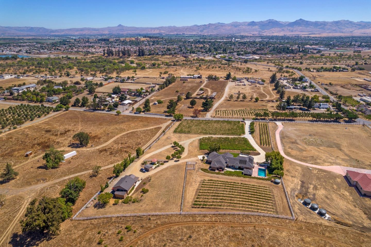 Detail Gallery Image 8 of 65 For 741 Riverside Rd, Hollister,  CA 95023 - 5 Beds | 3/1 Baths