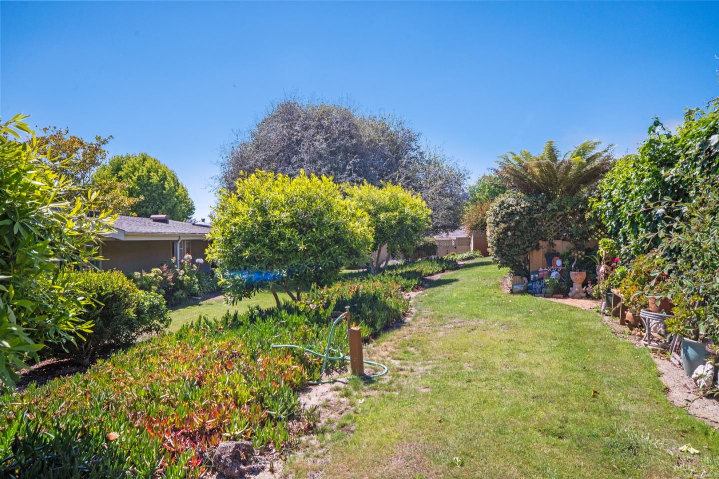 Detail Gallery Image 21 of 28 For 114 Hacienda Carmel, Carmel Valley,  CA 93923 - 2 Beds | 2 Baths