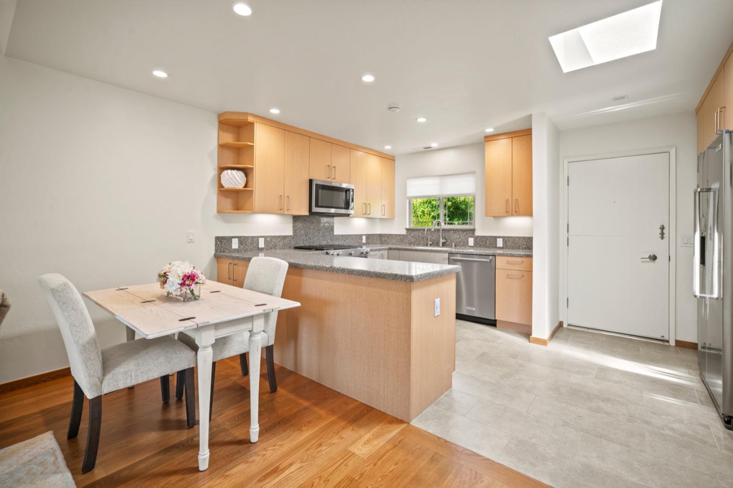 Detail Gallery Image 6 of 28 For 114 Hacienda Carmel, Carmel Valley,  CA 93923 - 2 Beds | 2 Baths