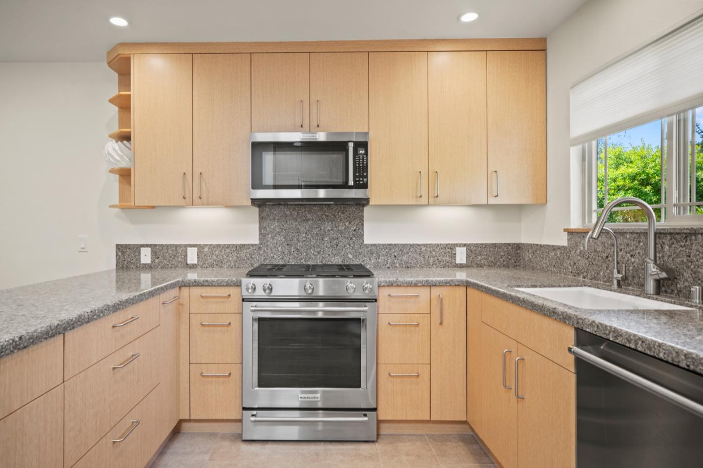 Detail Gallery Image 7 of 28 For 114 Hacienda Carmel, Carmel Valley,  CA 93923 - 2 Beds | 2 Baths